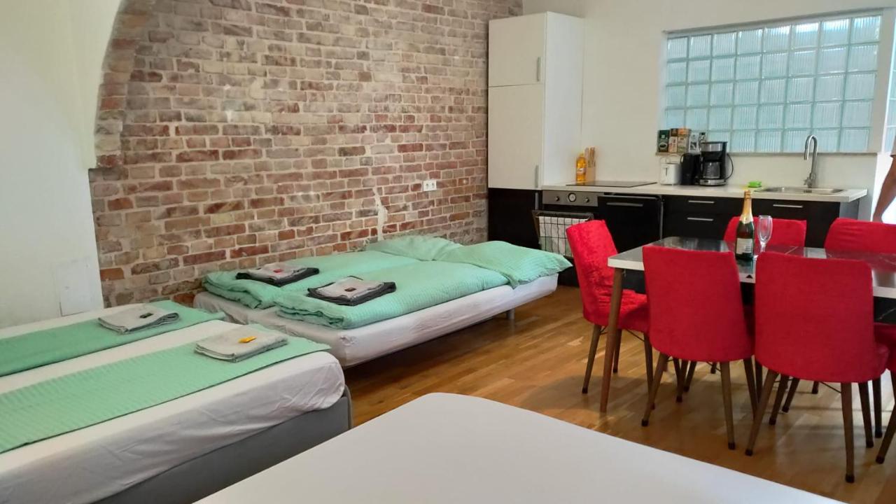 Cozynite Premium Apartment Stadthalle Вена Экстерьер фото